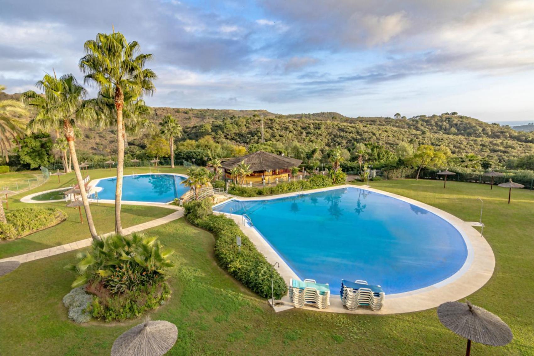 Piscina Climatizada Gym Jacuzzi Sauna Tennis Appartement Estepona